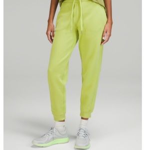 Brand new lulu lemon joggers- never worn